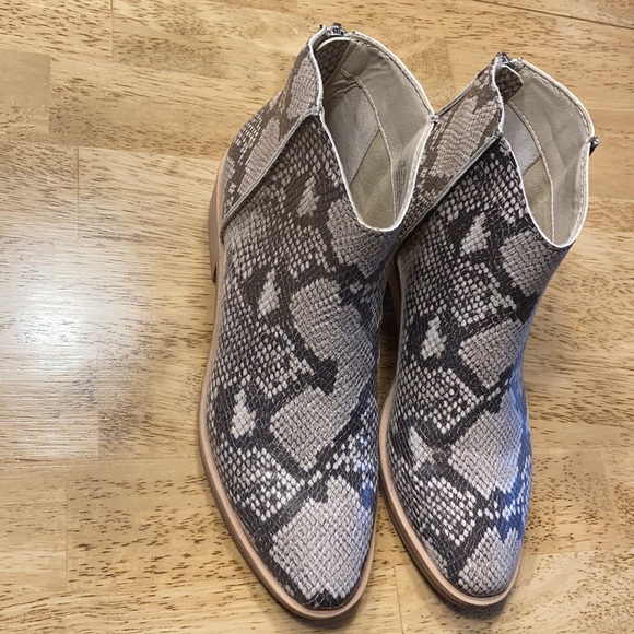 Dolce Vita Tavin snake print Stella bootie - Picture 4 of 11